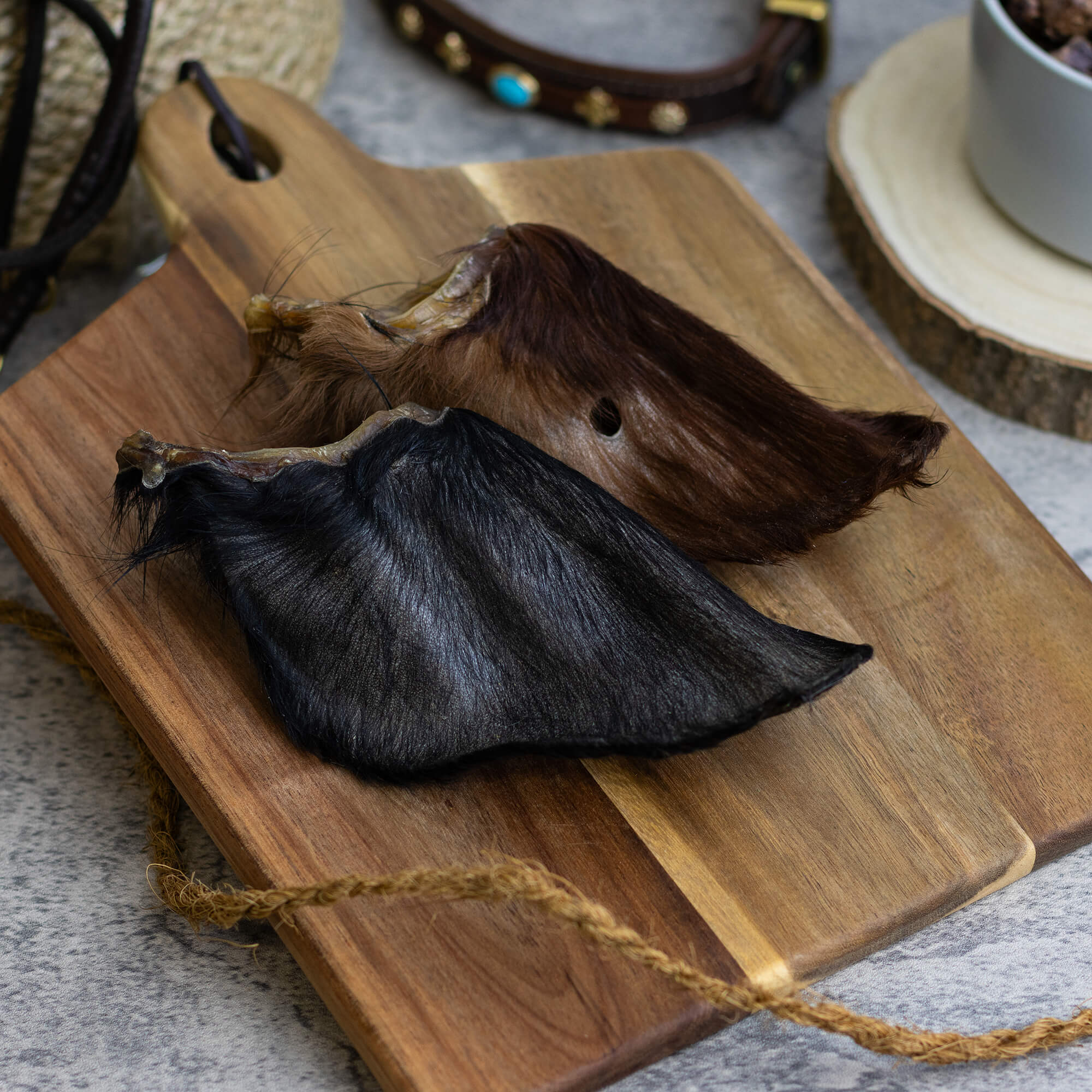 Rinderohren mit Fell getrocknet